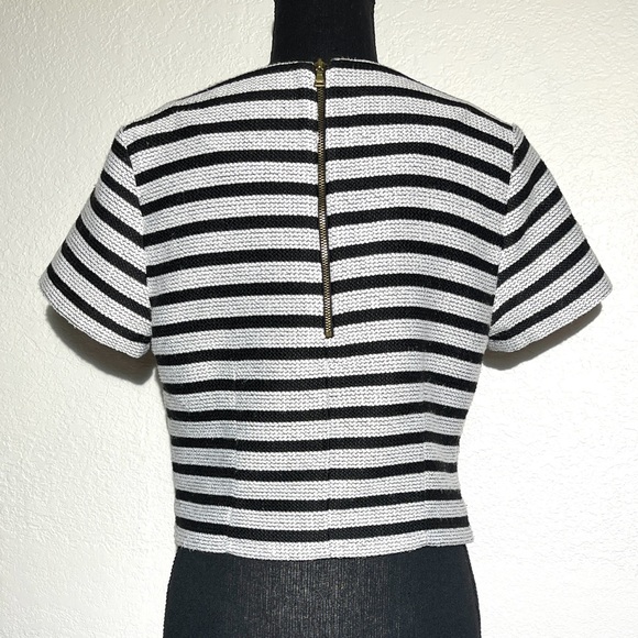 Express Crop Stripped Top - Picture 3 of 6